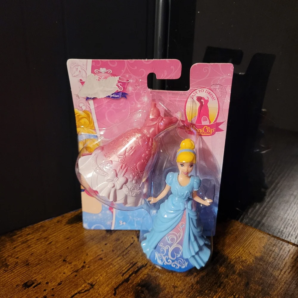 Disney Princess Cinderella - Picture 2 of 10